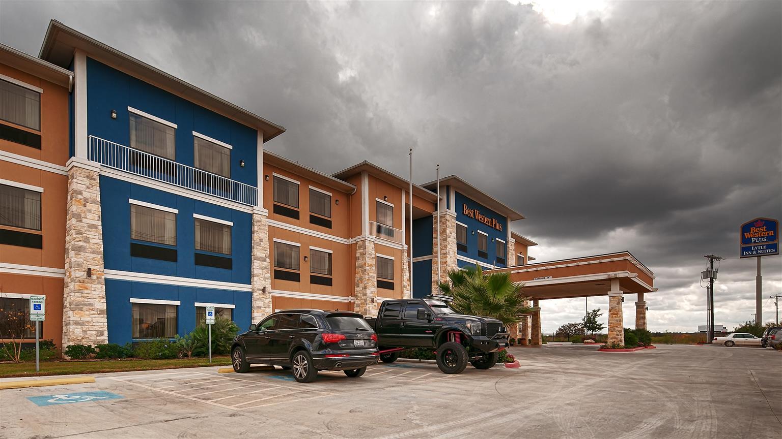 Best Western Plus Lytle Inn And Suites Exterior foto